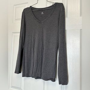 Gap long sleeve v neck L